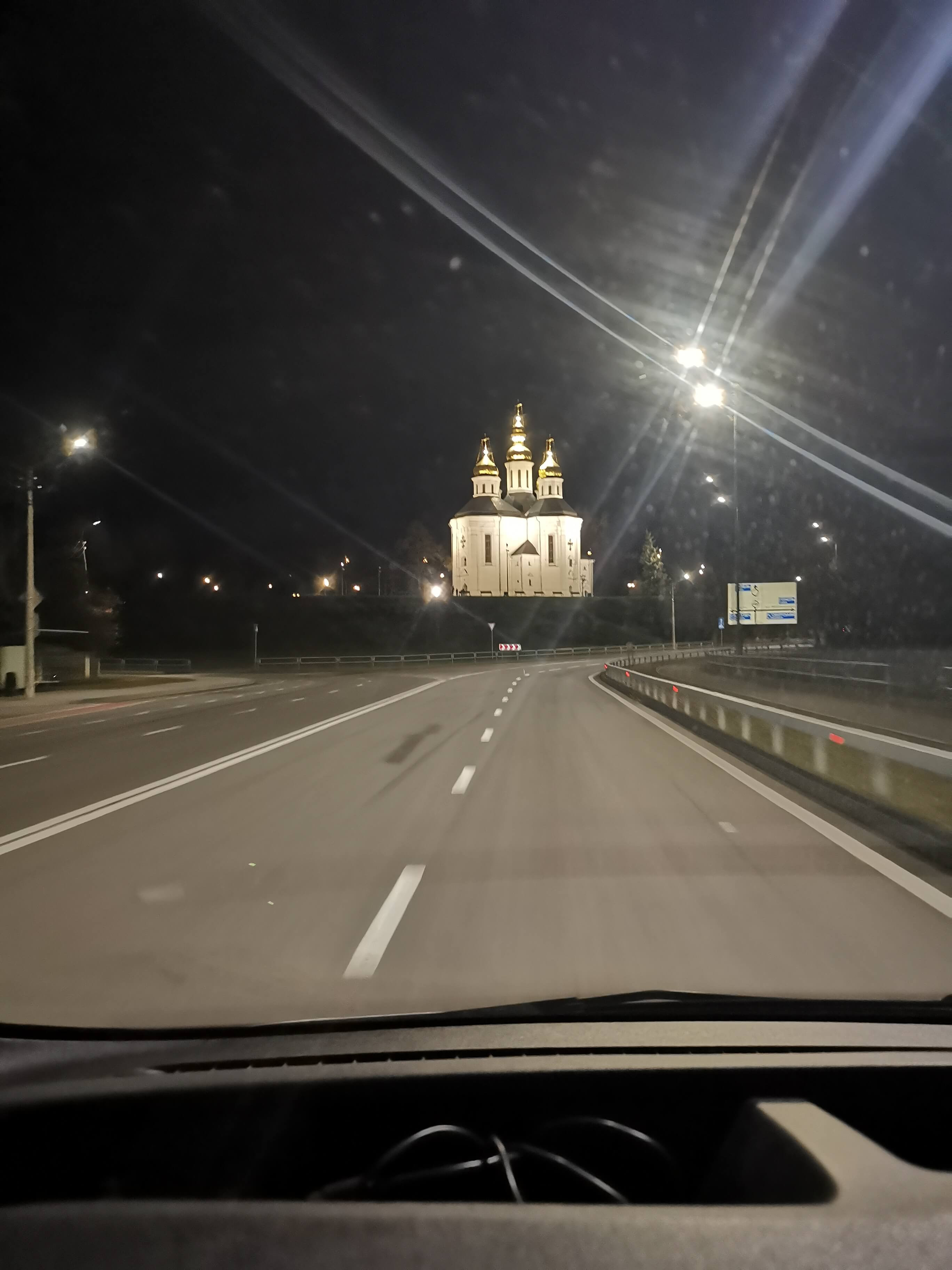 Einfahrt Tschernihiw nachts